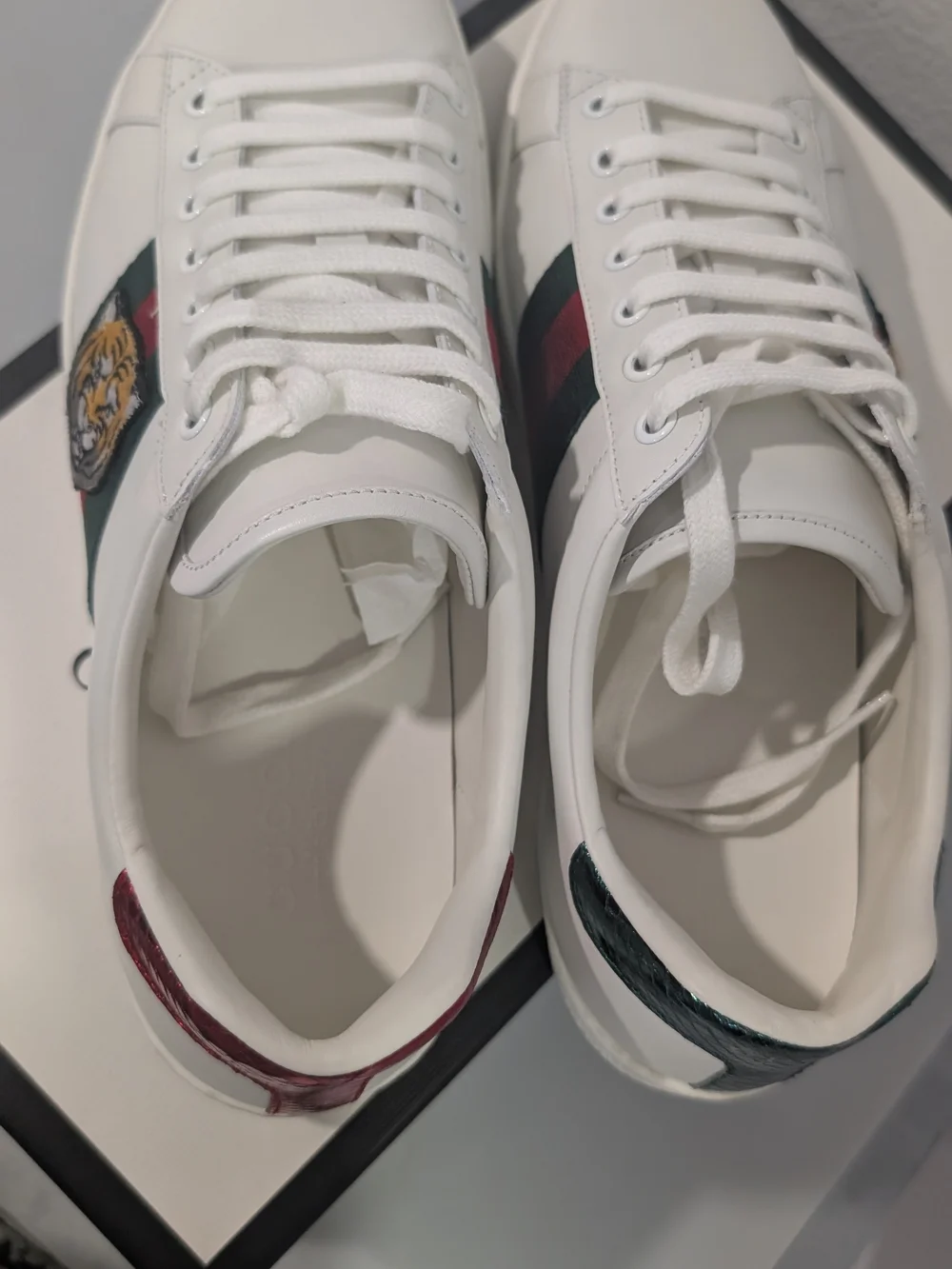 Gucci White Leather Sneakers with Tiger Patch and Green-Red Stripe